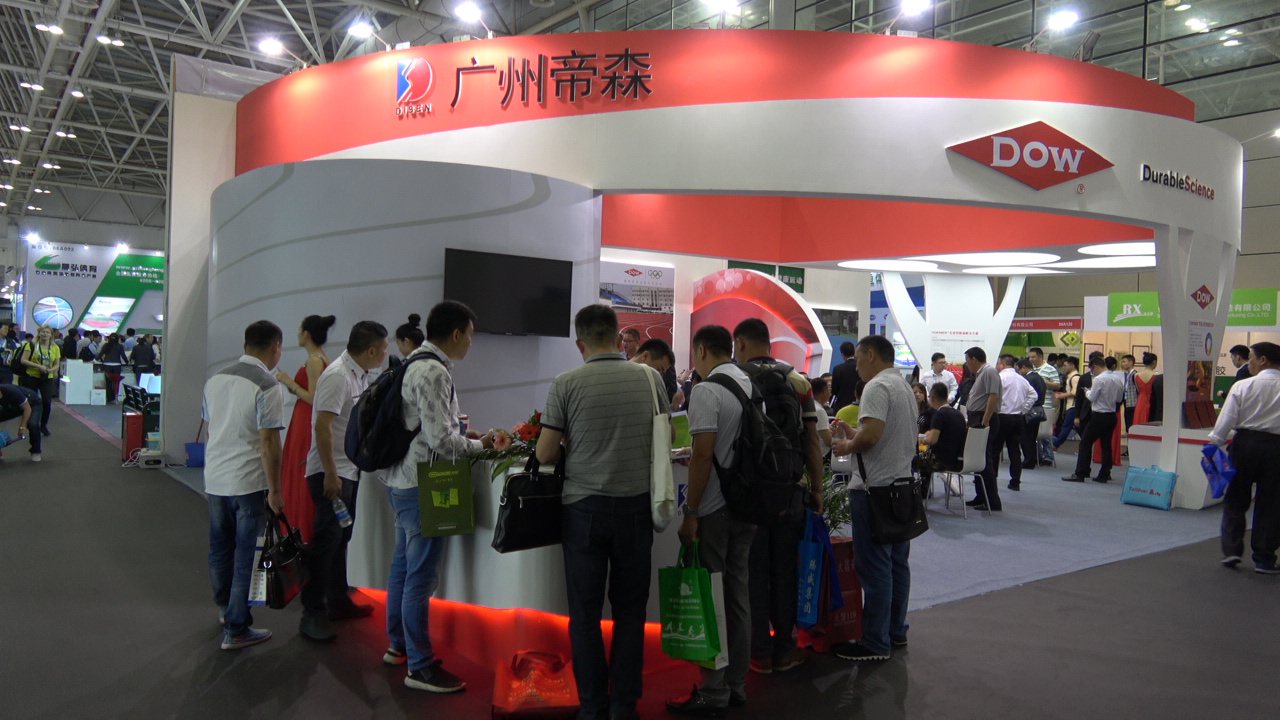 帝森環(huán)保無(wú)溶劑跑道上市